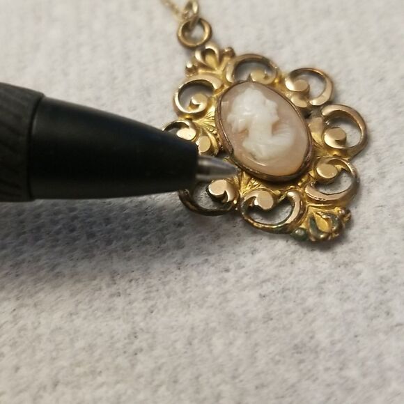 Vintage cameo pendent with 12k gold chain - Picture 4 of 13